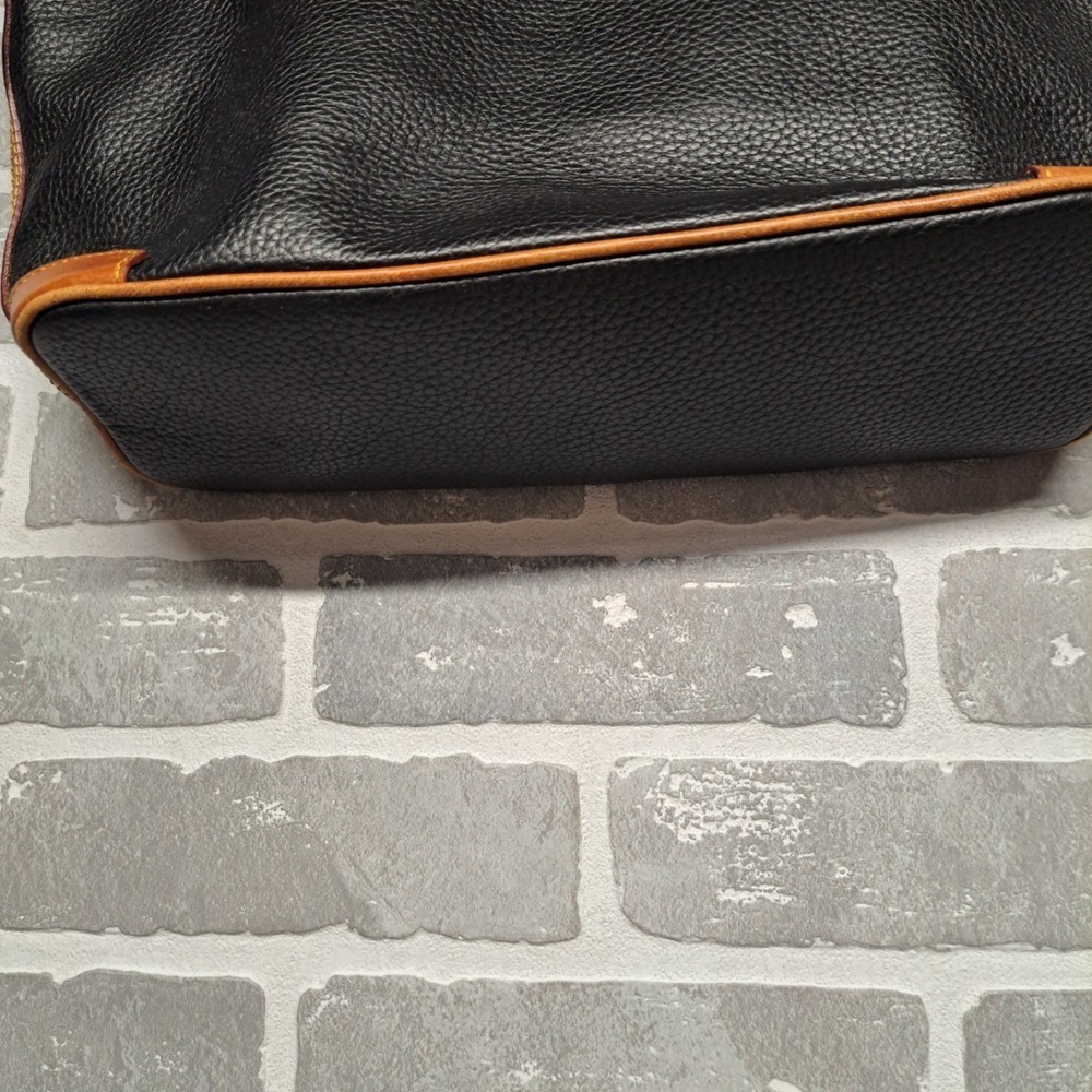 Dooney & Bourke Womens Leather Black and Tan Classic Pebble Medium Tote Bag‎ - Picture 3 of 8